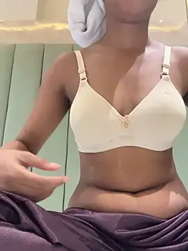 Snapshot of HeerStd chatting on 10-27-25, 07:09 HeerStd online show from 10-27-25, 07:09