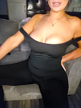 KissMeKylie online show from 12-17-25, 11:10