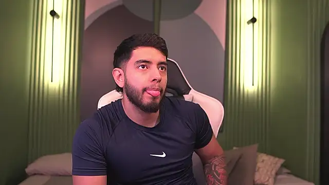 Snapshot of Nick_Vans chatting on 09-28-25, 06:04 Nick Vans online show from 09-28-25, 06:04