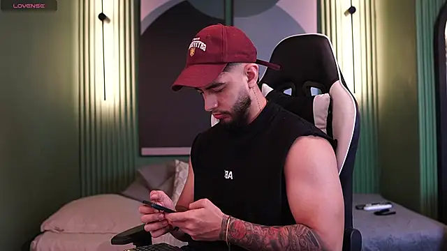 Snapshot of Nick_Vans chatting on 10-09-25, 12:28 Nick Vans online show from 10-09-25, 12:28