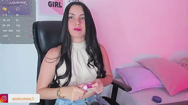 Snapshot of AnniEsstone chatting on 02-14-26, 09:59 AnniEsstone online show from 02-14-26, 09:59