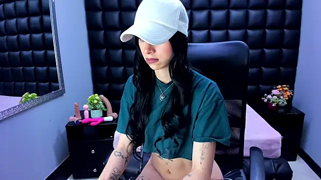 Snapshot of Dulce_Miaa_ chatting on 05-08-26, 06:23 Dulce Miaa online show from 05-08-26, 06:23