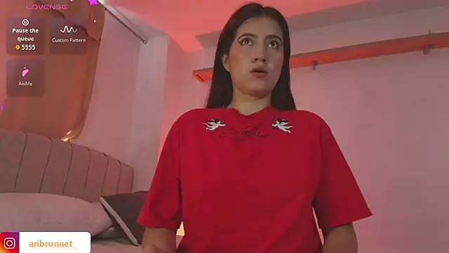 BrunnetAri  online show from 12-22-25, 05:24