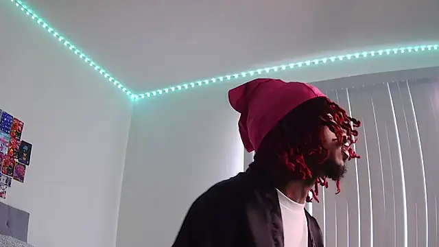 Snapshot of risktakinndolo chatting on 09-23-25, 08:05 risktakinndolo online show from 09-23-25, 08:05