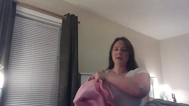 Snapshot of princessveexo chatting on 10-31-25, 02:52 princessveexo online show from 10-31-25, 02:52