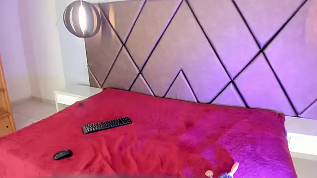 PenelopeGuzman   online show from 11-07-25, 08:02