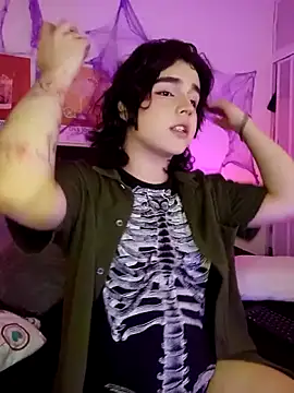 Snapshot of damienbeltmonth chatting on 10-29-25, 11:36 damienbeltmonth online show from 10-29-25, 11:36