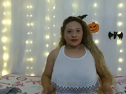 Snapshot of NoraParkeer chatting on 10-29-25, 08:19 NoraParkeer online show from 10-29-25, 08:19