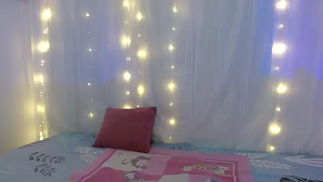 Snapshot of NoraParkeer chatting on 09-12-25, 07:13 NoraParkeer online show from 09-12-25, 07:13