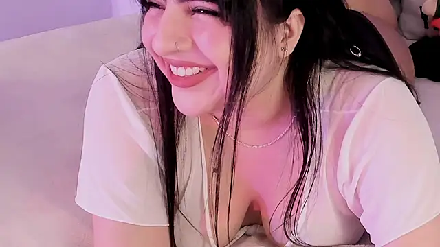 Snapshot of Camila_Matinez_ chatting on 12-23-25, 01:27 Camila Matinez online show from 12-23-25, 01:27