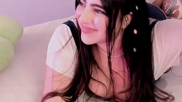 Camila Matinez  online show from 10-20-25, 12:24