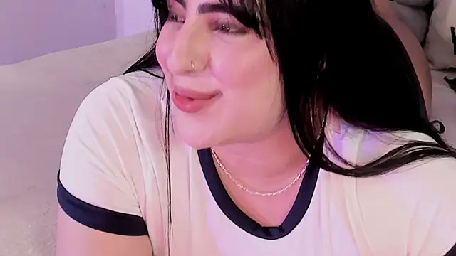 Snapshot of Camila_Matinez_ chatting on 12-04-25, 01:15 Camila Matinez online show from 12-04-25, 01:15