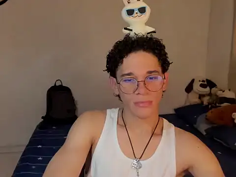 Tom Blues online show from 10-24-25, 01:32