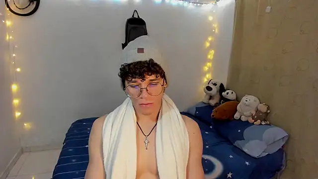 Tom Blues online show from 11-27-25, 12:38