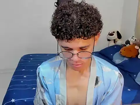 Tom Blues online show from 10-21-25, 02:38