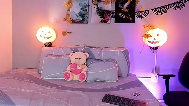 KimTayloor1 online show from 10-31-25, 07:32