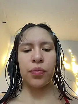 Snapshot of aliciia_23 chatting on 12-02-25, 02:12 aliciia 23 online show from 12-02-25, 02:12