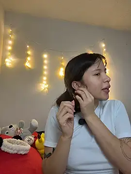 Snapshot of aliciia_23 chatting on 12-02-25, 10:44 aliciia 23 online show from 12-02-25, 10:44