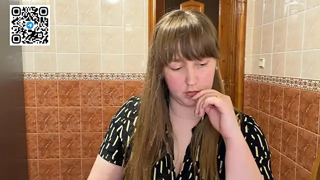 MaroonMoon  online show from 04-15-26, 07:58