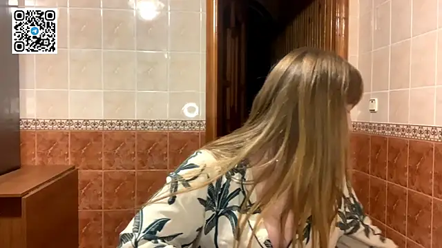 MaroonMoon  online show from 10-27-25, 08:43