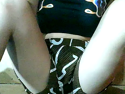 Snapshot of pinay-momm1682 chatting on 12-15-25, 10:43 pinay-momm1682 online show from 12-15-25, 10:43