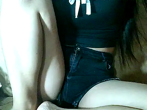 Snapshot of pinay-momm1682 chatting on 12-17-25, 09:36 pinay-momm1682 online show from 12-17-25, 09:36