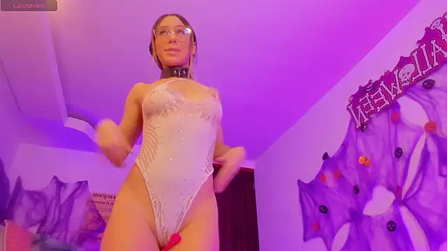 kiara velvet  online show from 10-27-25, 10:49