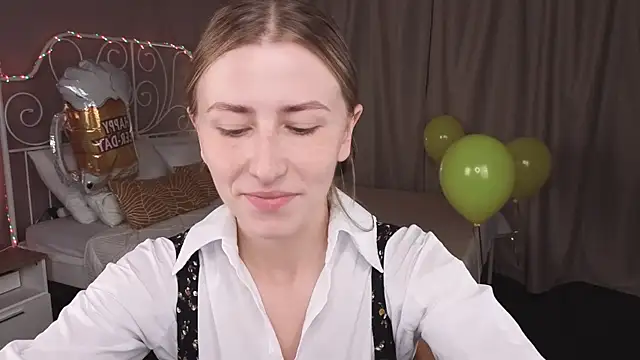 Snapshot of VesperaCeleste chatting on 09-25-25, 02:06 VesperaCeleste online show from 09-25-25, 02:06