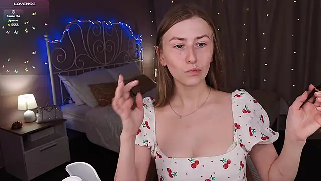 Snapshot of VesperaCeleste chatting on 10-16-25, 05:38 VesperaCeleste online show from 10-16-25, 05:38