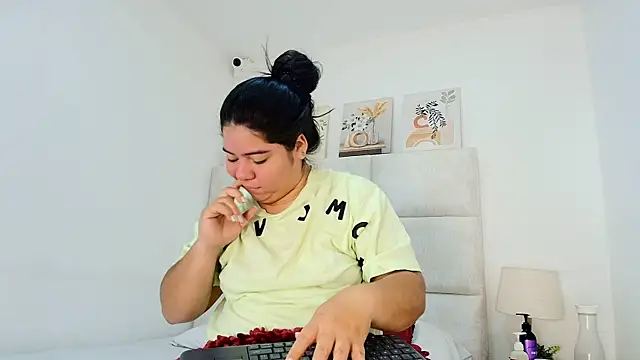 elizawiliamst online show from 03-20-26, 12:06