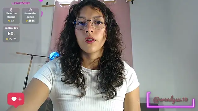 Snapshot of WendySuns_ chatting on 09-16-25, 06:09 WendySuns online show from 09-16-25, 06:09