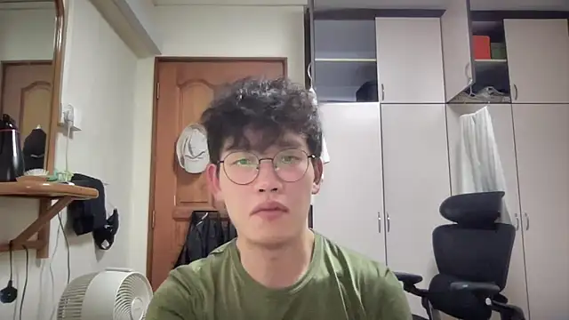 Passionatetwink2 online show from 10-13-25, 08:49