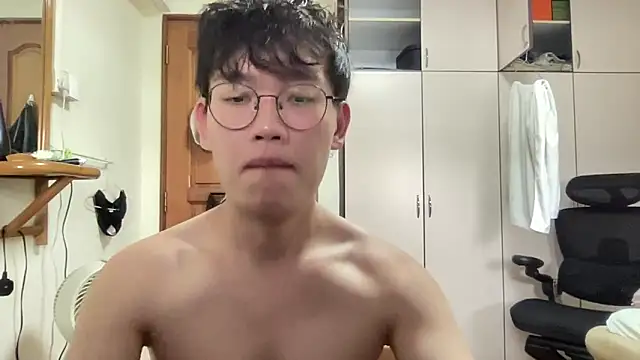 Passionatetwink2 online show from 10-05-25, 09:22