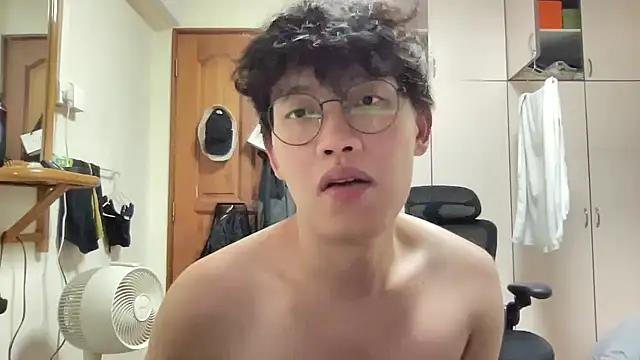 Passionatetwink2 online show from 11-05-25, 09:45