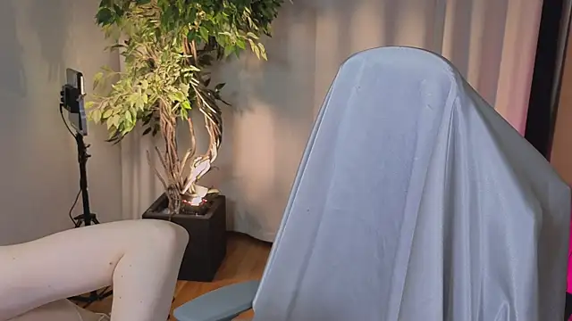 E l i z e  online show from 05-22-26, 05:16