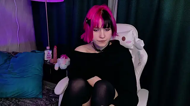 KikiMoor online show from 10-23-25, 09:19