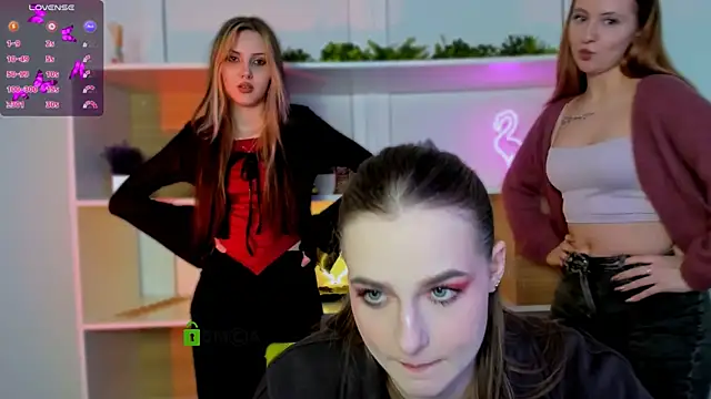 mila glow1 online show from 11-12-25, 12:53