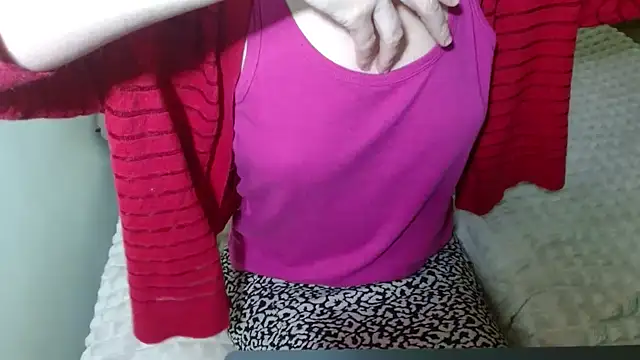 Snapshot of LorraineOSun chatting on 02-05-26, 05:42 LorraineOSun online show from 02-05-26, 05:42