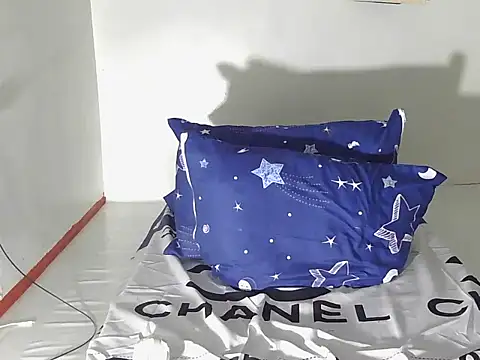 Snapshot of angelcum000 chatting on 10-28-25, 10:36 angelcum000 online show from 10-28-25, 10:36