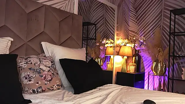 EvaRhea online show from 03-25-26, 04:12