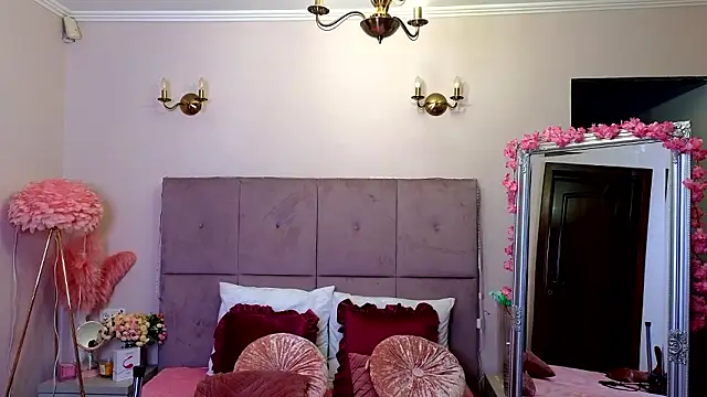 Nicole Bond online show from 03-01-26, 04:12