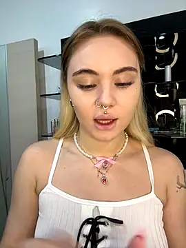Snapshot of LunaMillie chatting on 10-26-25, 12:16 LunaMillie online show from 10-26-25, 12:16