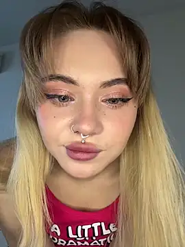 LunaMillie online show from 11-06-25, 08:40