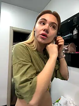 LunaMillie online show from 11-08-25, 05:55