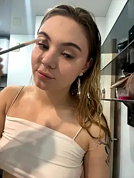 LunaMillie online show from 10-27-25, 09:10