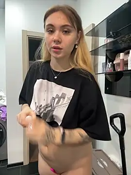 LunaMillie online show from 12-02-25, 09:44