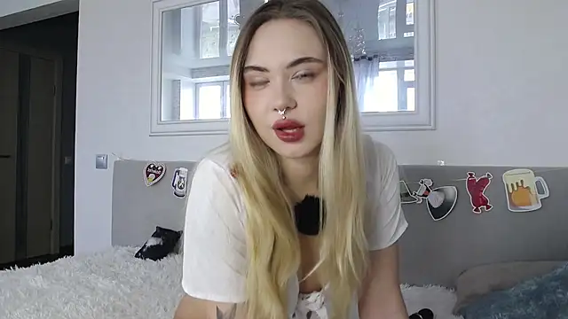 Snapshot of LunaMillie chatting on 09-23-25, 05:36 LunaMillie online show from 09-23-25, 05:36