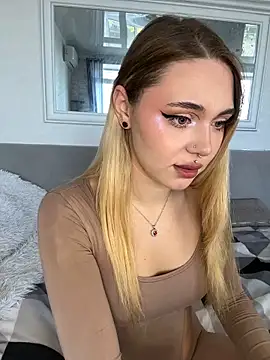 Snapshot of LunaMillie chatting on 09-16-25, 08:37 LunaMillie online show from 09-16-25, 08:37