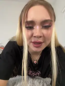 Snapshot of LunaMillie chatting on 10-09-25, 11:44 LunaMillie online show from 10-09-25, 11:44