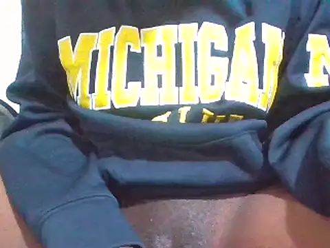 chocolatebarbiee online show from 12-20-25, 08:06